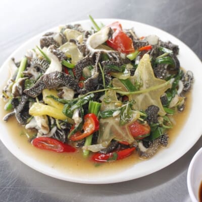 Xách Đen Xào Khế, Hành Răm